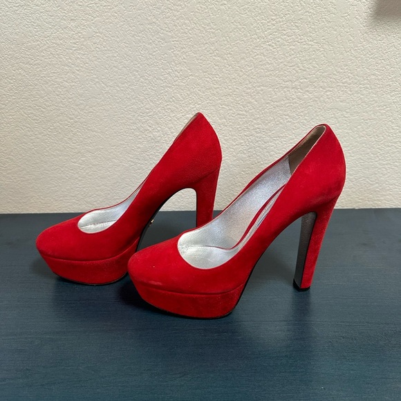 Prada - Picture 5 of 5